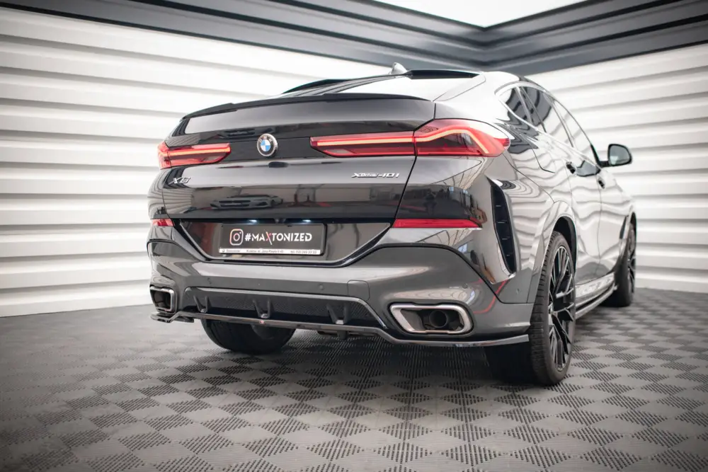 Maxton Design středový spoiler pod zadní nárazník s žebrováním v.3 pro BMW X6 G06 /M-Pack, černý lesklý plast ABS Expresní Doručení