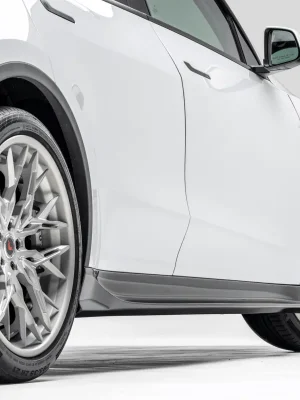 Vorsteiner Aero boční prahy pro Tesla Model Y, r.v. 2020-, lesklý karbon Finální Výprodej
